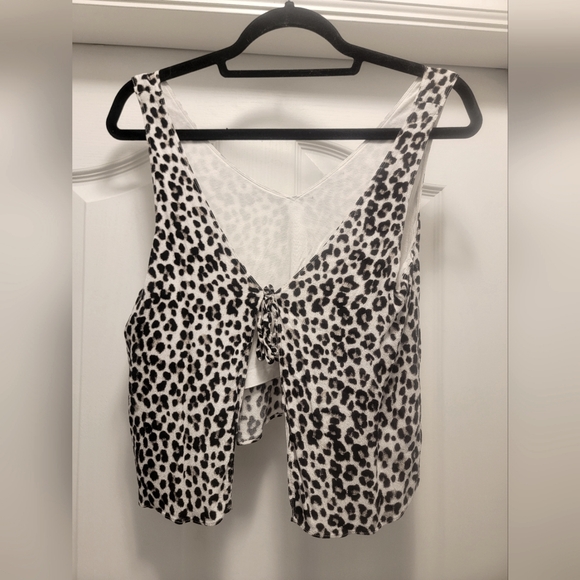 Aritzia snow leopard open back crop top - Picture 2 of 4